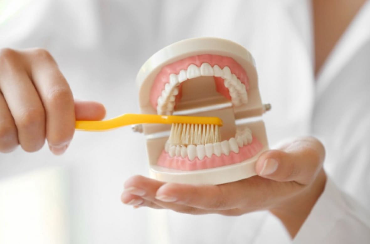 Правильных уход за зубными протезами