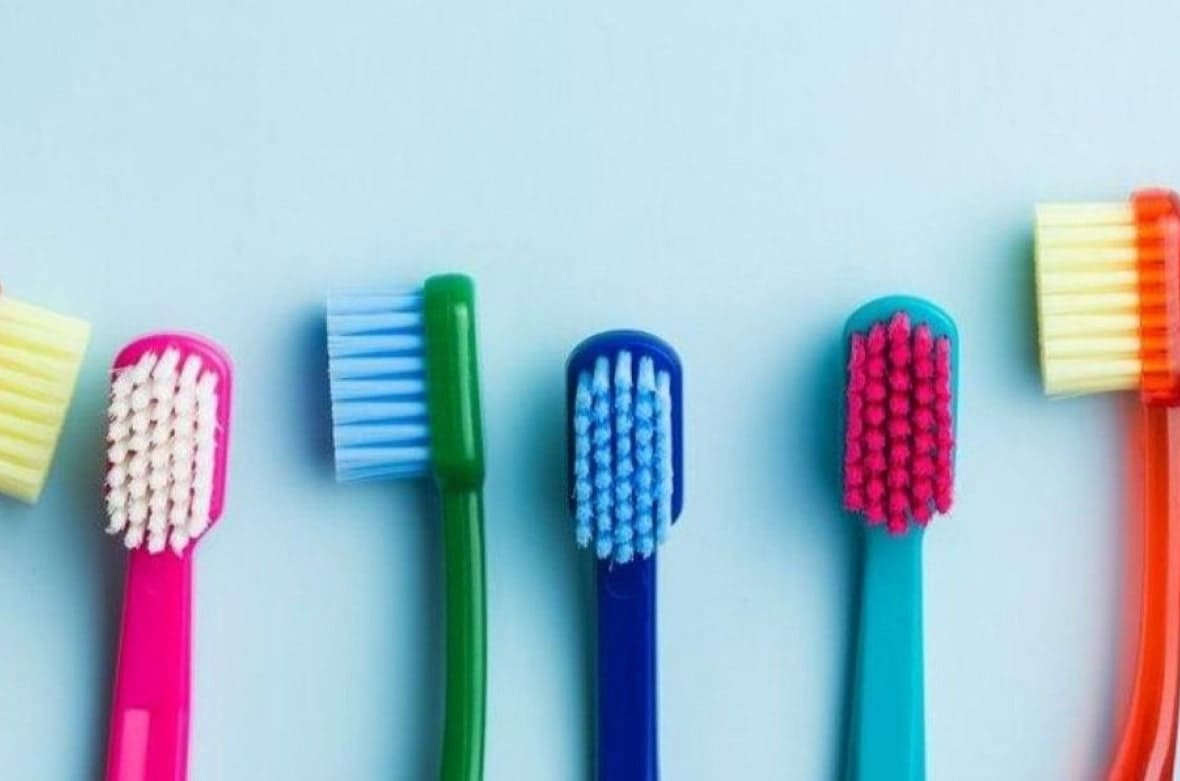 Як вибрати зубну щітку по жорсткості?