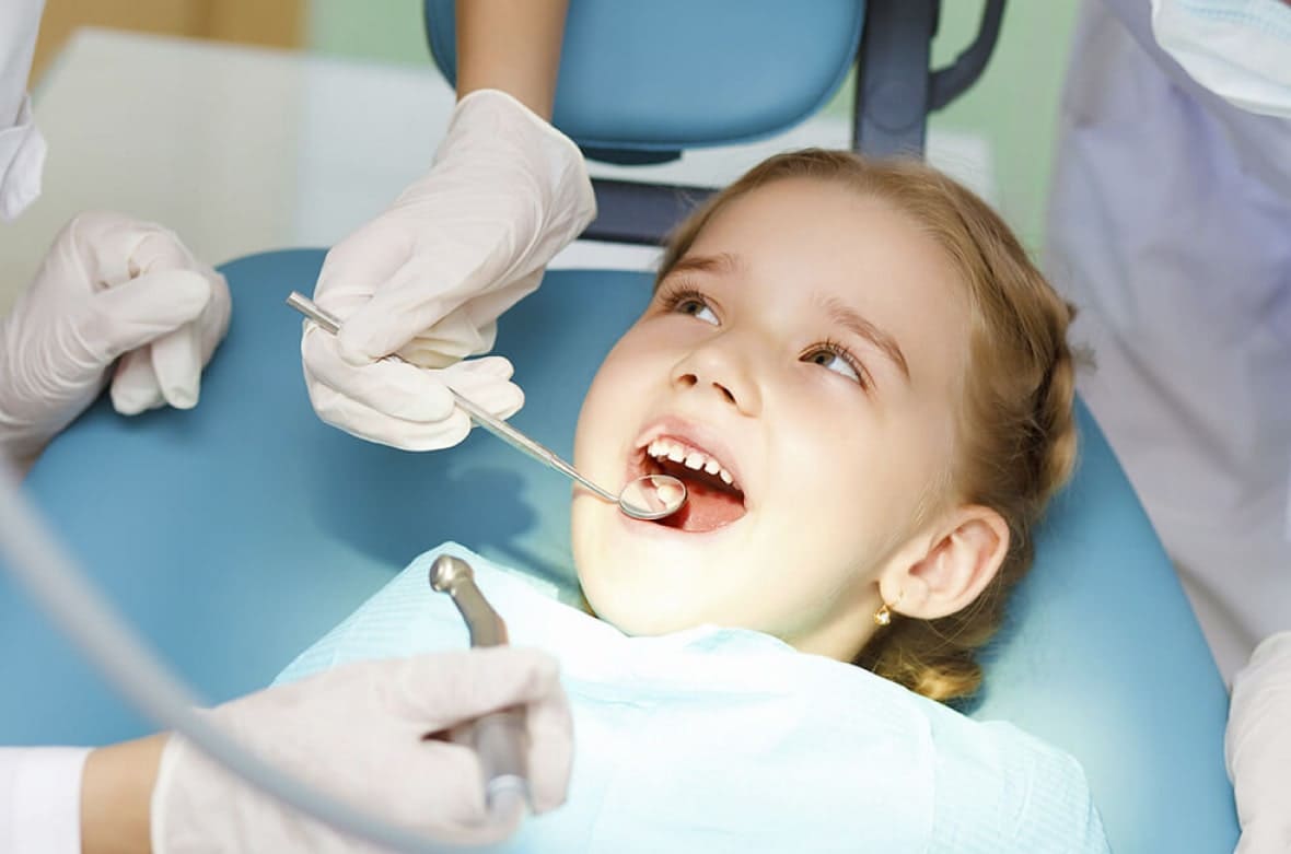 Нужно ли лечить молочные зубы?