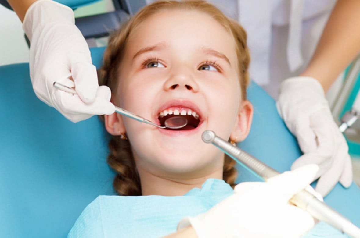 Откуда берутся кариозные зубы у детей?