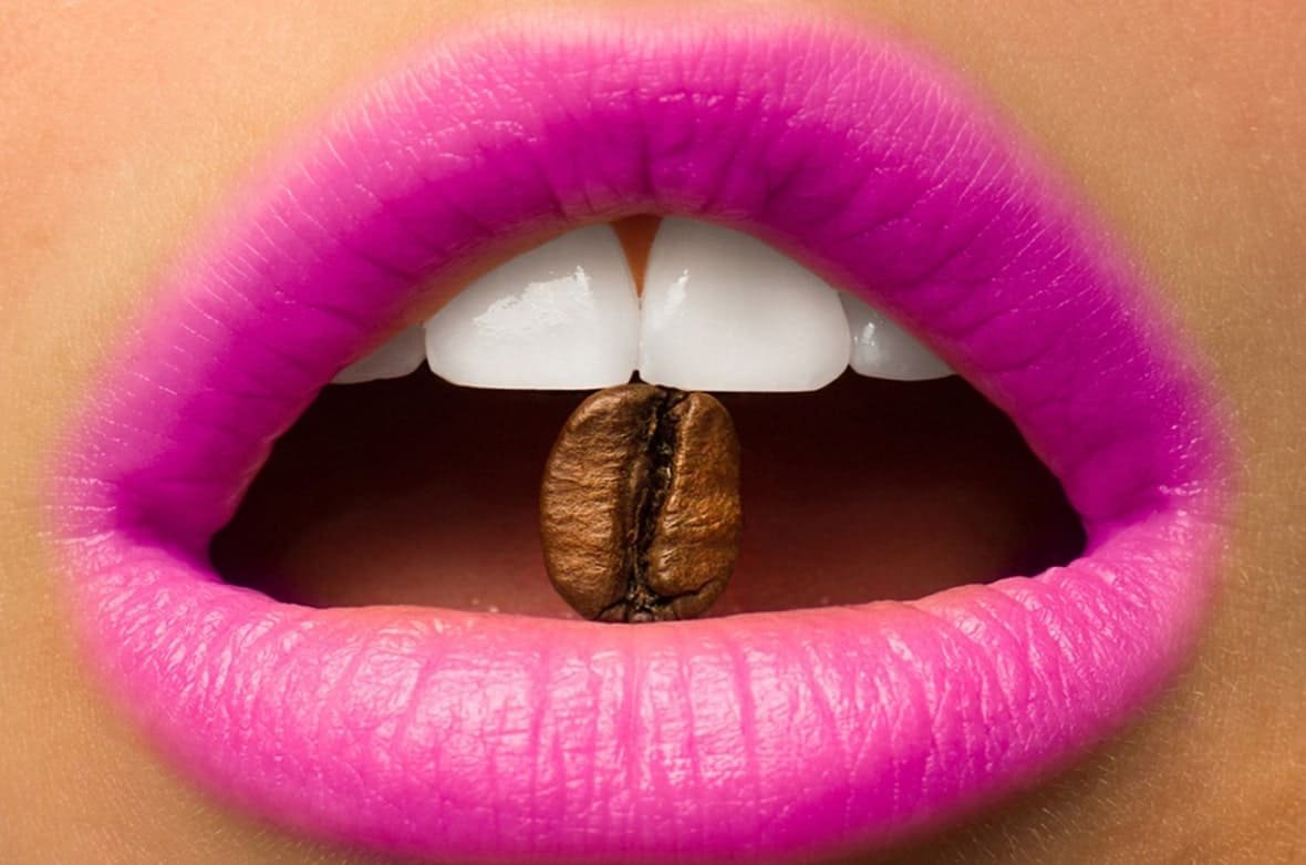 Чи можна пити каву з молоком після чистки зубів?