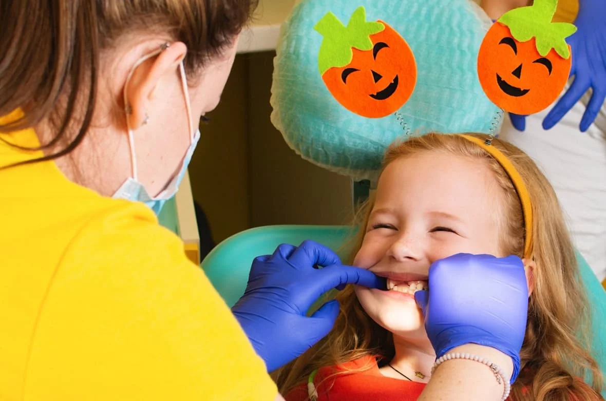 Чим дитячі стоматології відрізняються від дорослих?