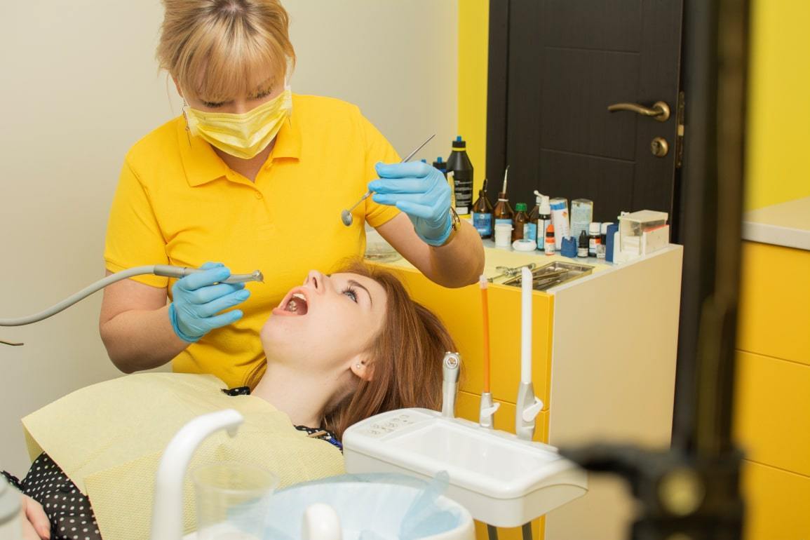 Чому варто поставити коронку на зуб в Май Смайл